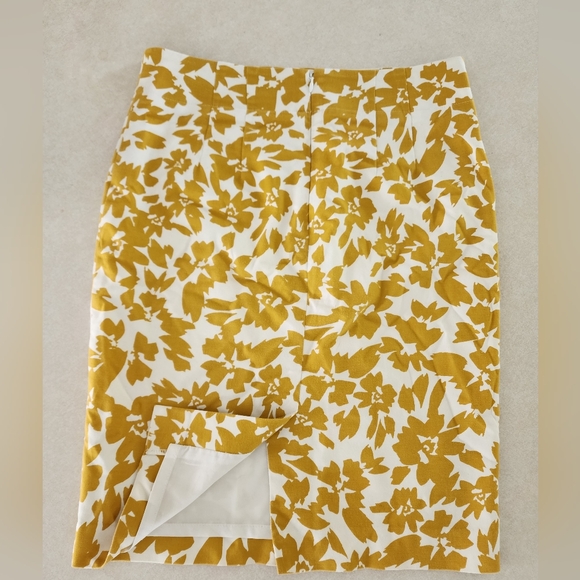 LOFT Mustard and White Floral Pencil Skirt, Size 4 - Picture 3 of 6